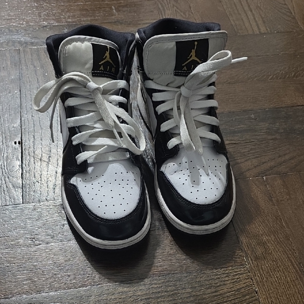 Kids Air Jordan Retro 1 Mid SE Casual Shoes
